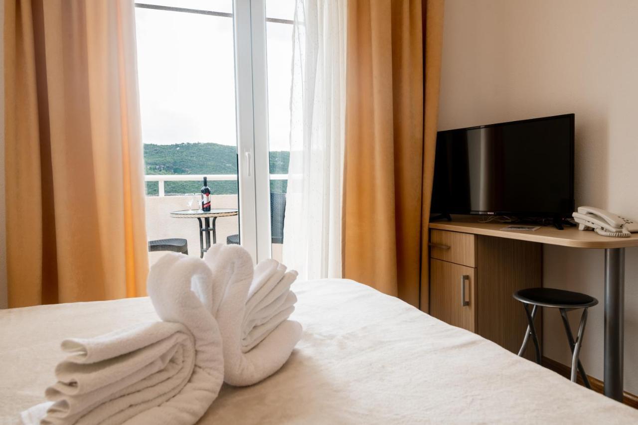 Hotel Ami - M Неум Екстер'єр фото